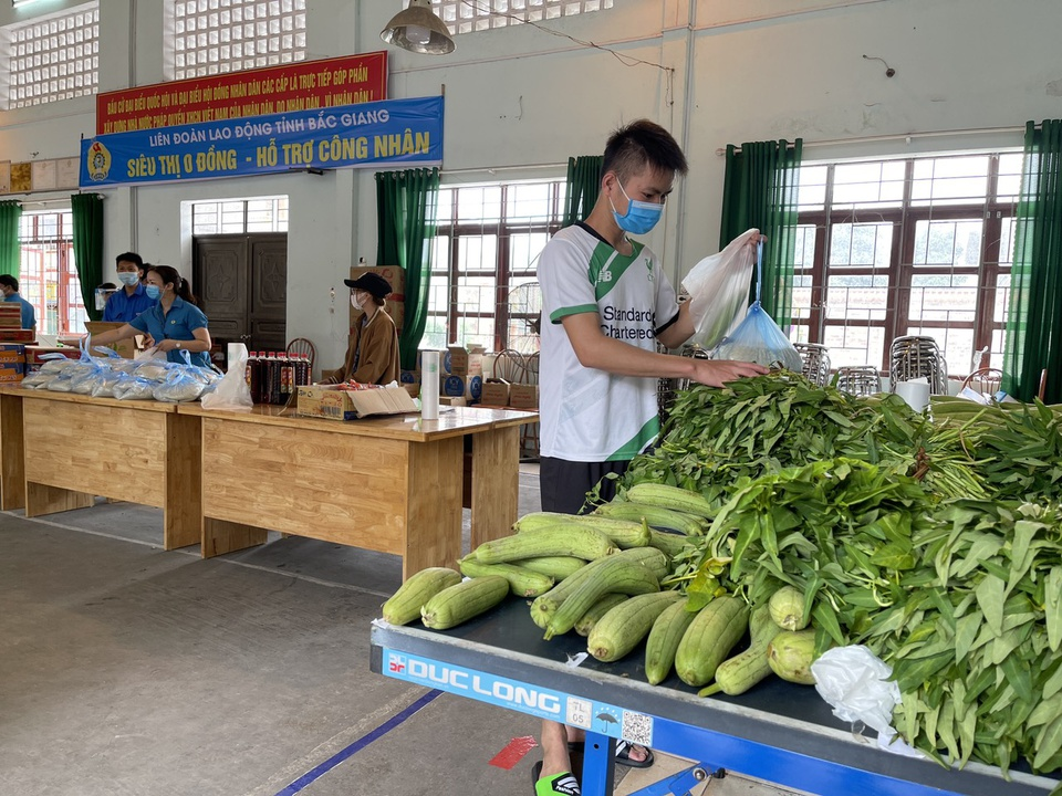 'Zero dong supermarket' in Bac Giang coronavirus hotspot 'Zero dong supermarket' provides essentials in Bac Giang coronavirus hotspot