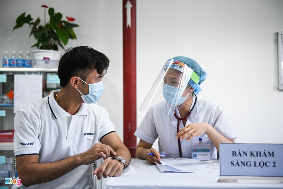 In Photos: Workers in Bac Ninh, Bac Giang provinces receive Covid-19 vaccine In Photos: Workers in Bac Ninh, Bac Giang provinces receive Covid-19 vaccine