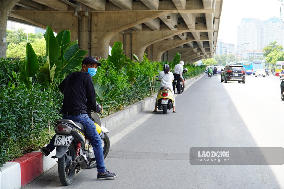 Workers in Hanoi grapple with blazing hot weather Workers in Hanoi grapple with blazing weather