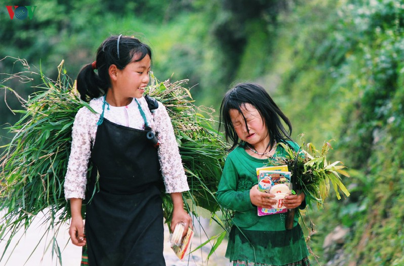 unique self aware shop of muong ethnic people