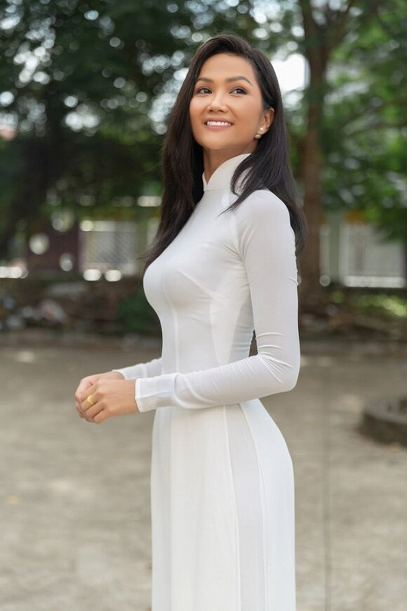 H’Hen Nie listed among top 20 most beauties in national costumes in Southeast Asia H’Hen Nie listed among top 20 most beauties in national costumes in Southeast Asia