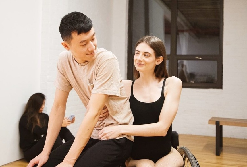 Romantic love sparks between Vietnamese-born man and disabled American model Romantic love sparks between Vietnamese-born man and disabled American model
