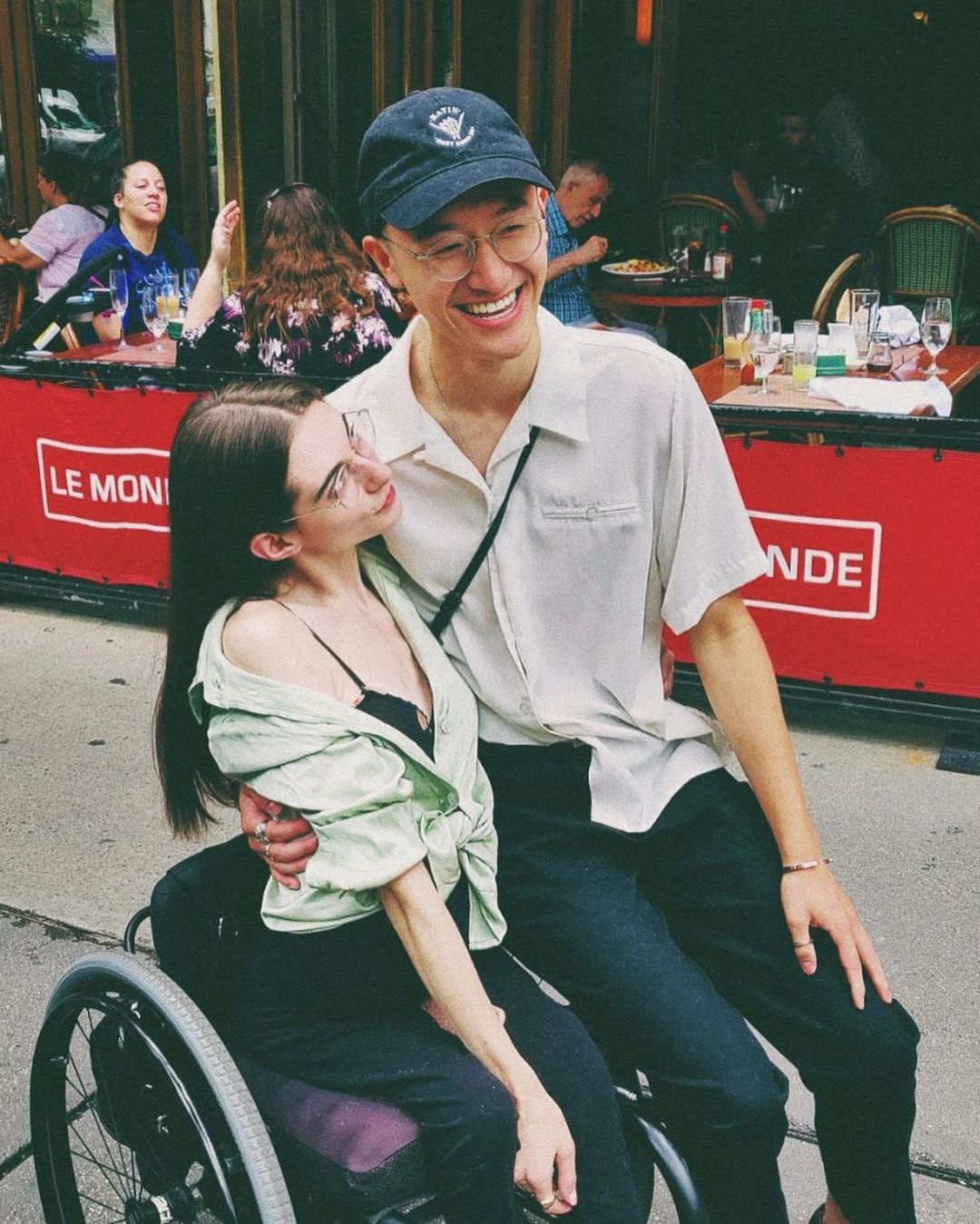 Romantic love story of Vietnamese-born man and American girl with hemiplegia Romantic love story of Vietnamese-born man and American girl with hemiplegia
