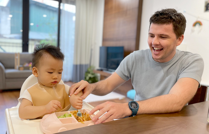 Irish single father adopts Vietnamese baby with cleft palate - video Irish single father adopts Vietnamese baby with cleft palate - video