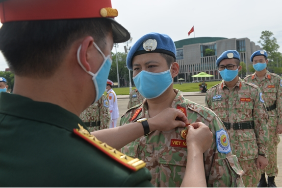 Staff of Level 2 Field Hospital No.2 pay tribute to late President Ho Chi Minh UN Peacekeepers stationed in South Sudan pay tribute to President Ho Chi Minh