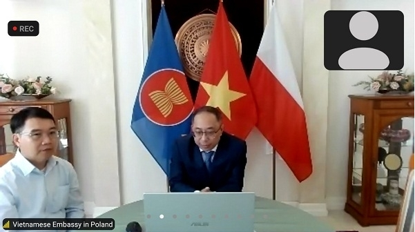 Poland hosts webinar about ‘Teaching and learning Vietnamese overseas’ Poland hosts webinar about ‘Teaching and learning Vietnamese overseas’