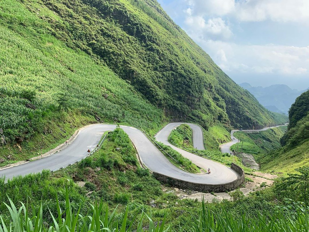 Top breath-taking curves in Vietnam Top breath taking curves in Vietnam