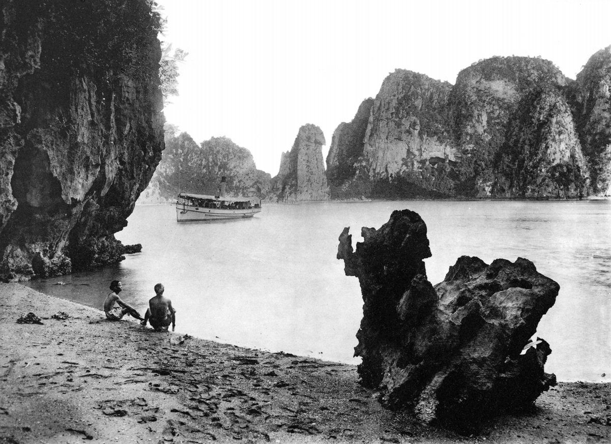 Tourist attractions in Vietnam 100 years ago through French photographer’s lens Tourist attractions in Vietnam 100 years ago through French photographer’s lens