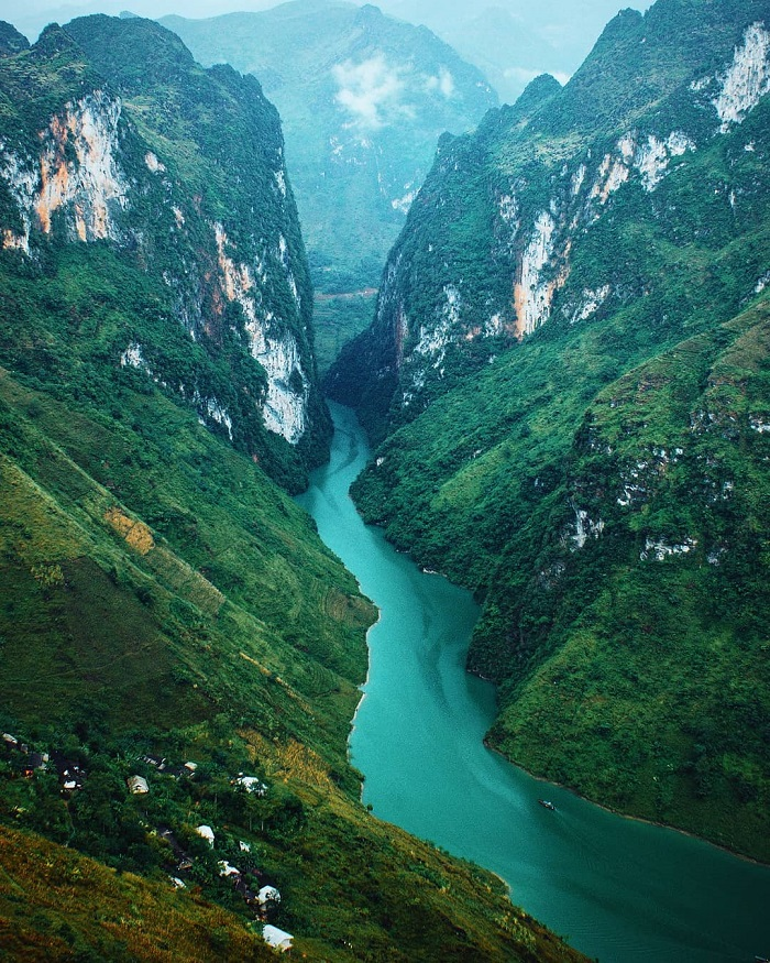 Five picturesque mountainous towns in Northwestern Vietnam Picturesque mountainous towns in Northwestern Vietnam