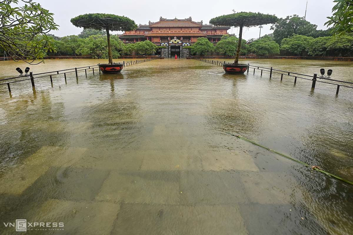 Hue Imperial City submerged by floodwaters Hue Imperial City submerged by floodwaters