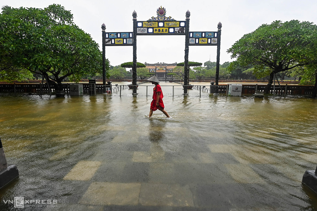 Hue Imperial City submerged by floodwaters Hue Imperial City submerged by floodwaters