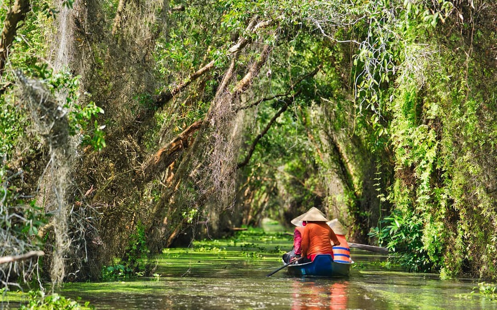Exploring Western Vietnam in watery season Exploring Western Vietnam in watery season