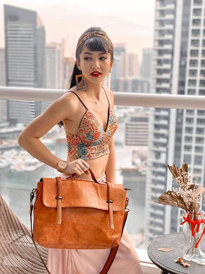 Vietnamese girl works as flight attendant in Dubai Vietnamese girl