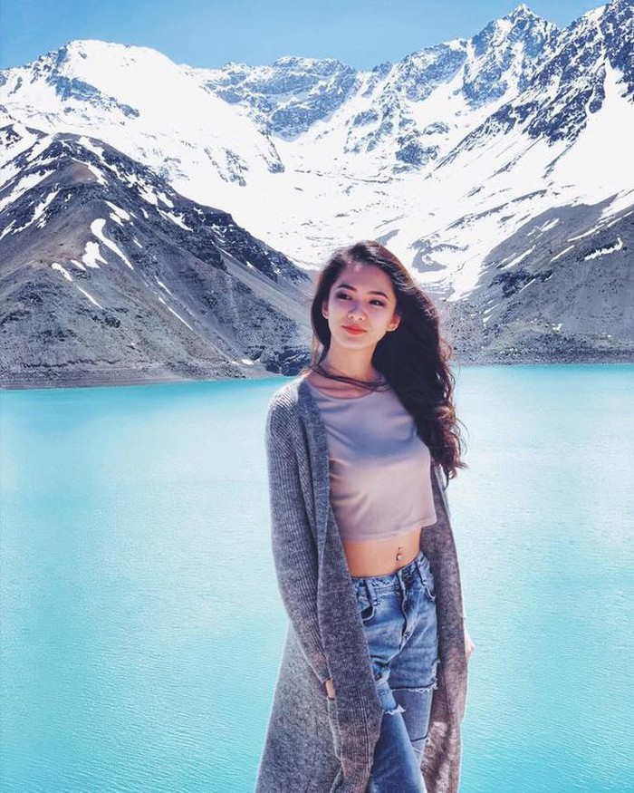 Vietnamese girl works as flight attendant in Dubai Vietnamese girl