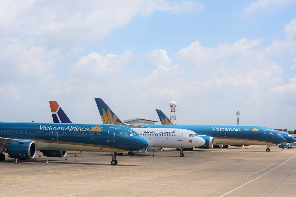 vietnamese air carriers transport relief goods for free to flood stricken central region