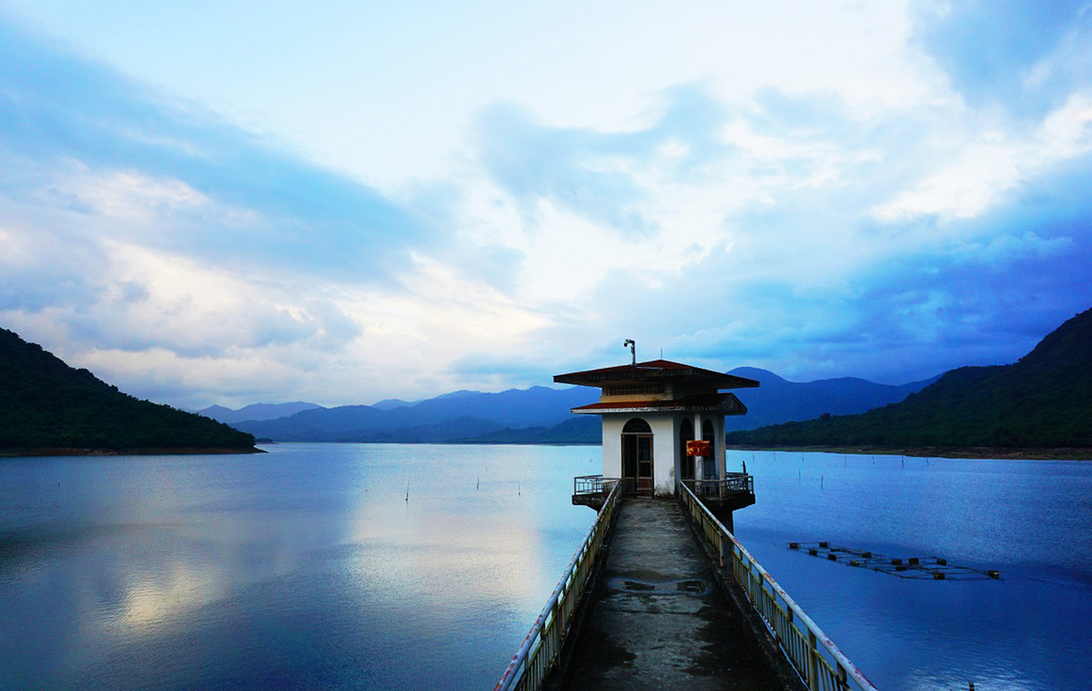 Immersing in the serene beauty of Nui Mot Lake Immersing in the serene beauty of Nui Mot Lake