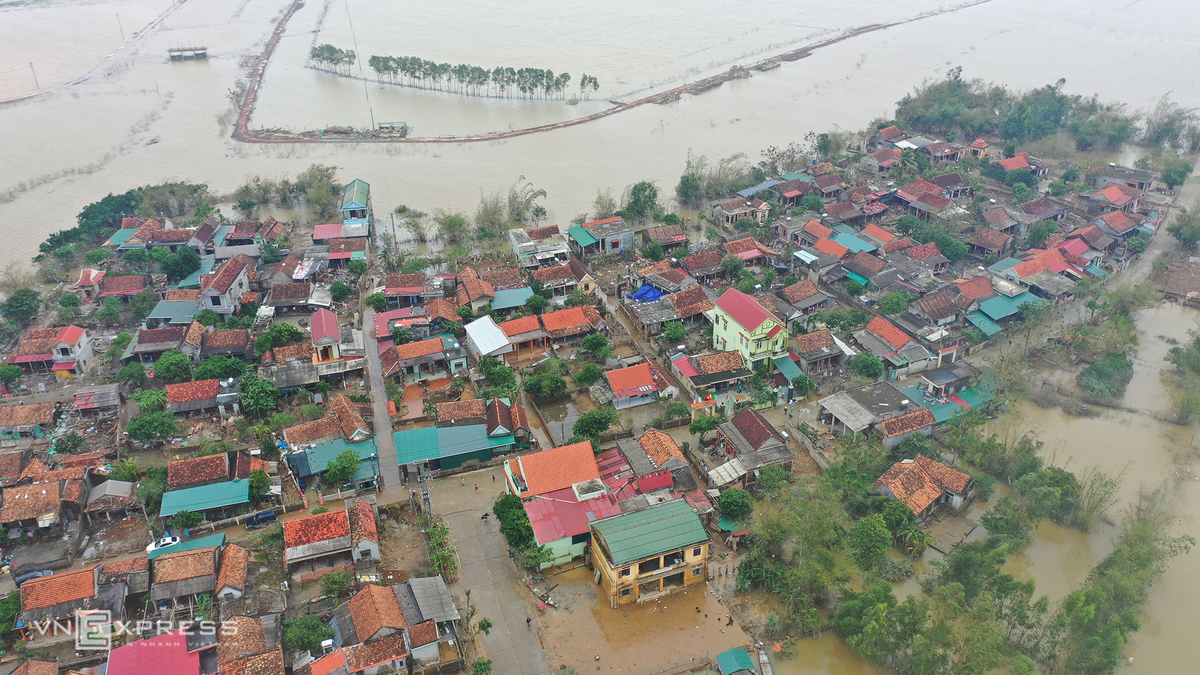 In photos: Quang Binh left ravaged after record flooding In photos: Quang Binh left ravaged after record flooding