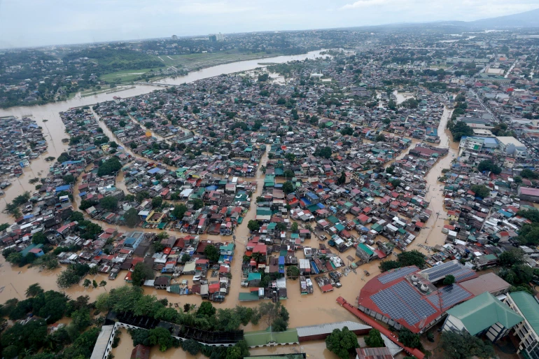 Typhoon Vamco in Philippines causes 42 people dead, 400,000 evacuated 2601 25