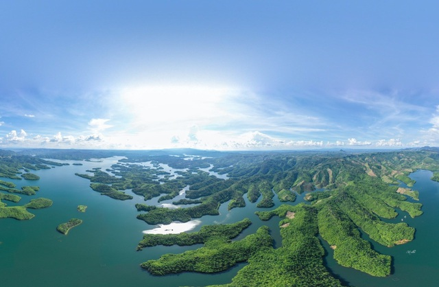 Dreamy beauty of the lake dubbed as “Ha Long Bay of Central Highlands” Dreamy beauty of the lake dubbed as “Ha Long Bay of Central Highlands”