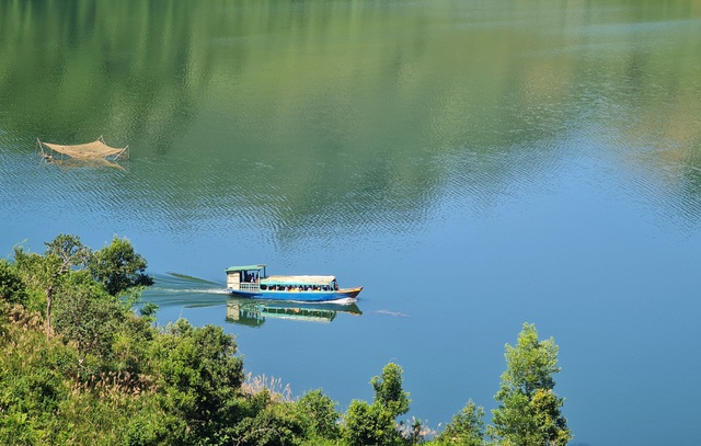 Dreamy beauty of the lake dubbed as “Ha Long Bay of Central Highlands” Dreamy beauty of the lake dubbed as “Ha Long Bay of Central Highlands”
