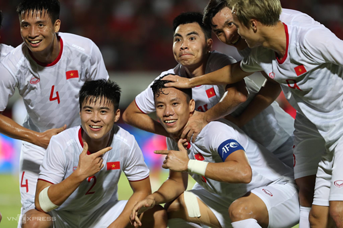 vietnamese team climbs one place in fifa ranking