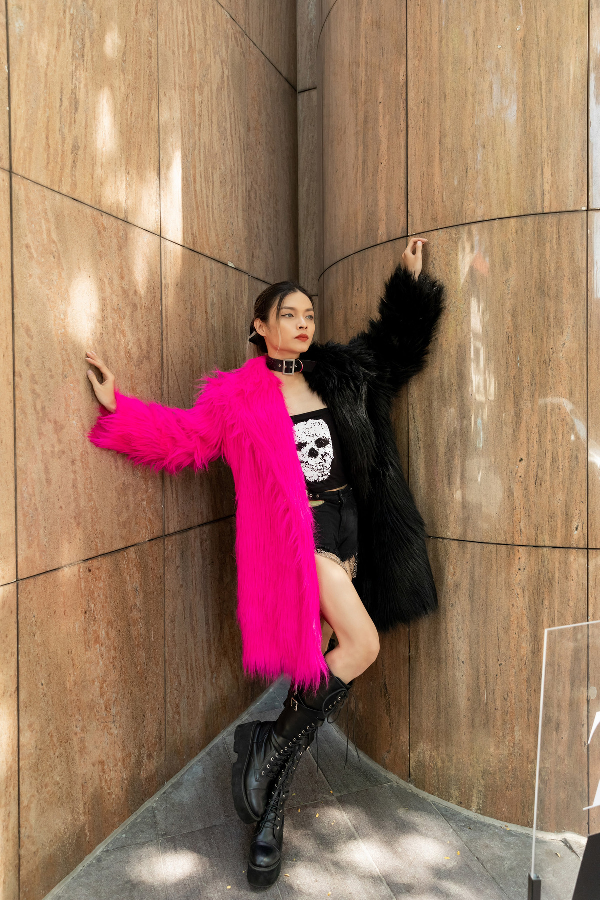 Saigon fashionistas shine in costumes that well matched with COVID-19 accessories Saigon fashionistas shine in costumes that well matched with COVID-19 accessories