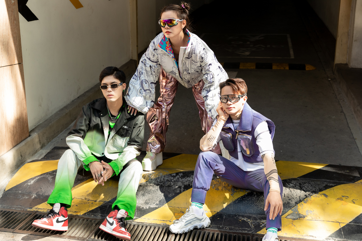 Saigon fashionistas shine in costumes that well matched with COVID-19 accessories Saigon fashionistas shine in costumes that well matched with COVID-19 accessories