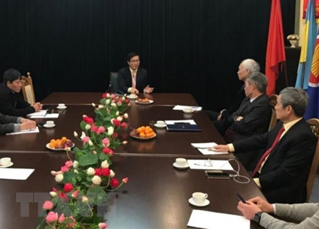 the ambassador meets vietnamese community in ukraine