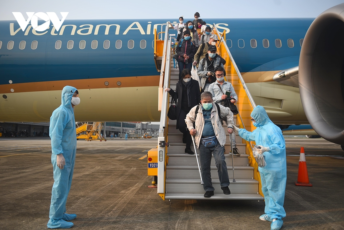 vietnam suspends flights arriving from countries with new covid 19 variant