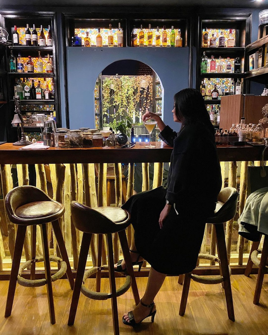 four bars to chill out at night in da lat