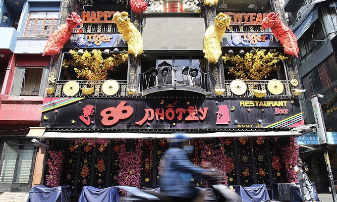HCMC resumes non-essential services while still says no to karaoke, bars, gyms 4633 5