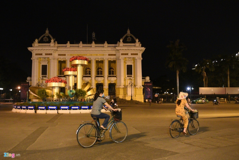 Hanoi's streets become empty as shutdown order taken into effect due to coronavirus threats hanois streets become empty as shutdown order taken into effect due to coronavirus threats