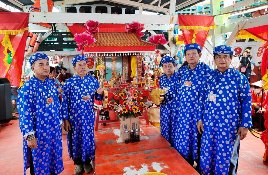 A bustling Ca Mau during Traditional Festival of Praising Sir. Whale Impressive Ca Mau during Traditional Festival of Praising Sir. Whale