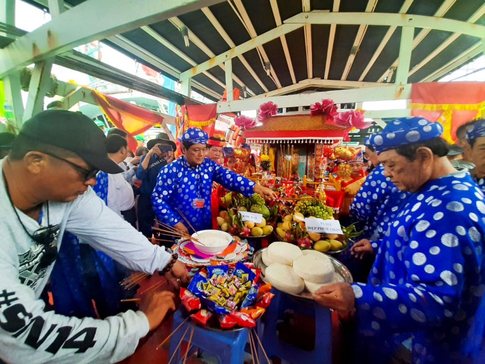A bustling Ca Mau during Traditional Festival of Praising Sir. Whale Impressive Ca Mau during Traditional Festival of Praising Sir. Whale