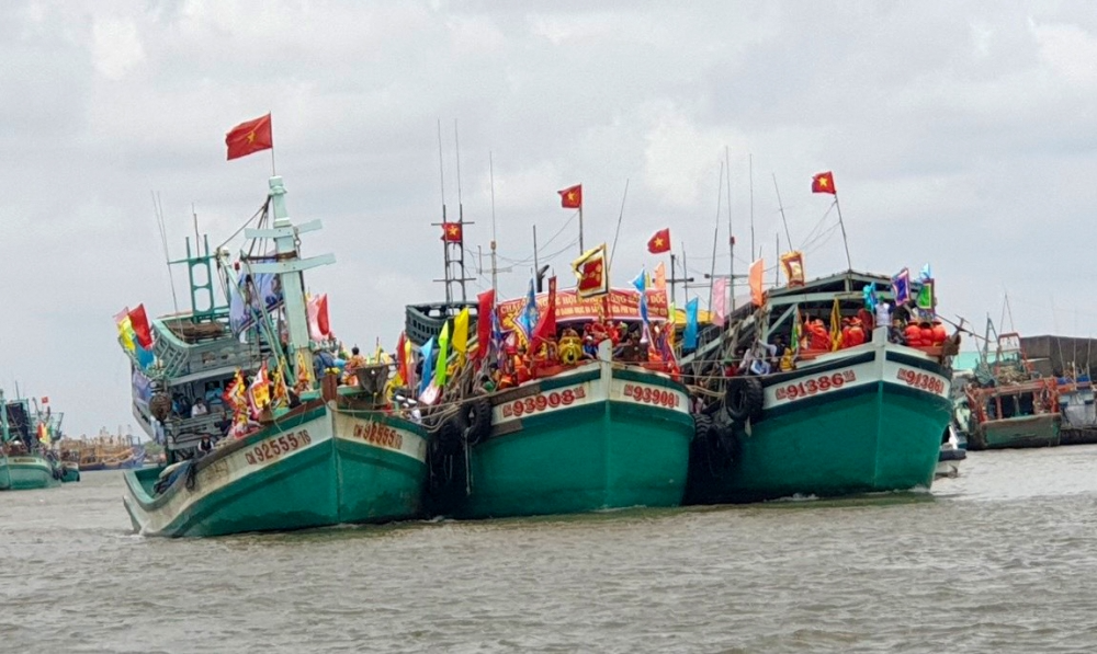 A bustling Ca Mau during Traditional Festival of Praising Sir. Whale Impressive Ca Mau during Traditional Festival of Praising Sir. Whale