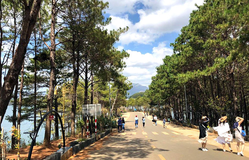 Many tourist sites in Vietnam allowed restoring after social distancing ends many tourist sites in vietnam allowed restoring after social distancing ends