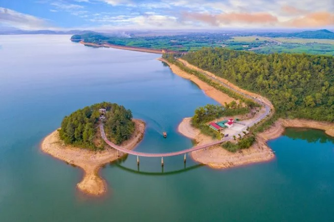 Ke Go Lake- Vietnam’s beguiling oasis in the central province ke go lake vietnams beguiling oasis in the central province