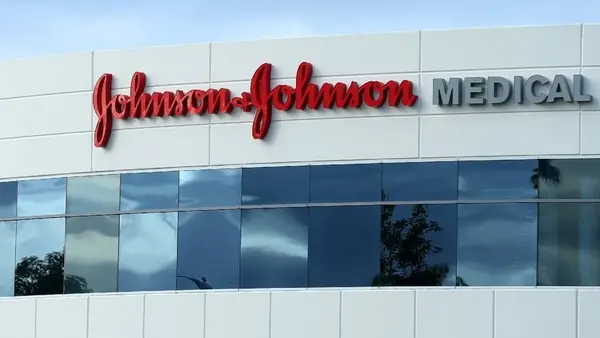 Johnson& Johnson discontinues selling baby powder in the US johnson johnson discontinues selling baby powder in the us
