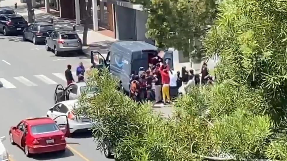 Santa Monica: Struggling to stop looting spree, extend curfew through Monday morning santa monica struggling to stop looting spree extend curfew through monday morning