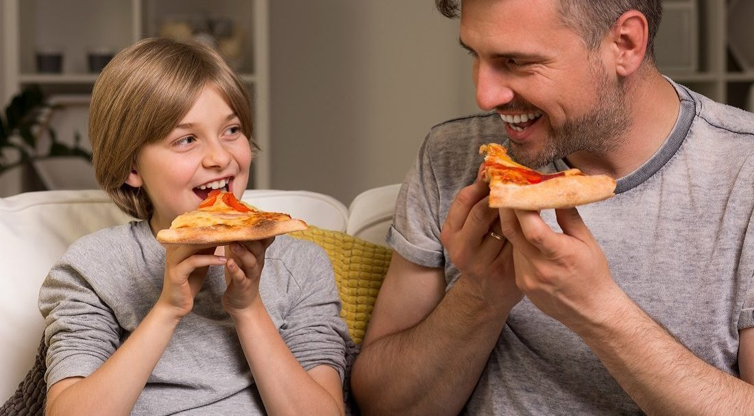 undefined 5252 father and son eating pizza e1497243355299
