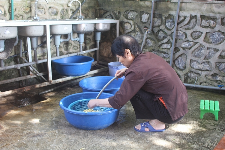 Dieu Bao did volunteer works at the pagoda 2115 4