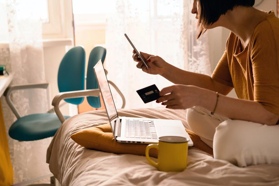 What is Cyber Monday Deals - best deals offered by giant retailers? 3318 960x0