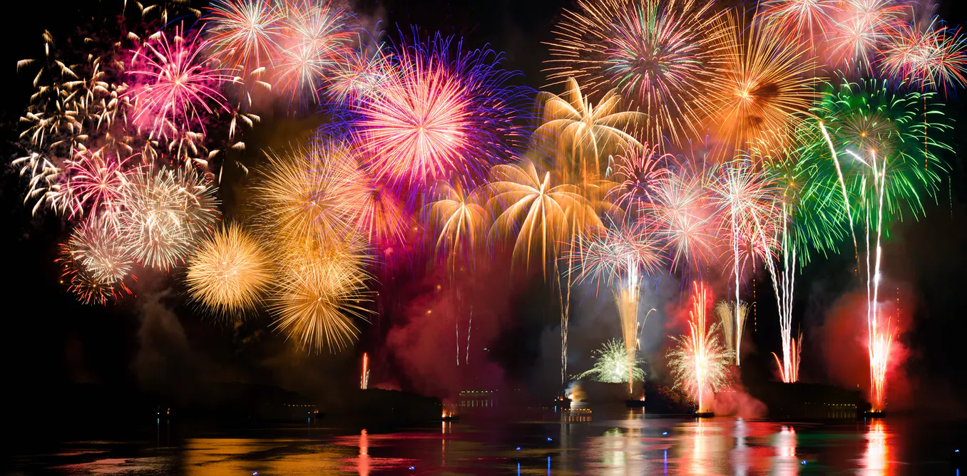 Vietnamese citizens allowed to let off fireworks on holidays since January 2021 Vietnamese citizens allowed to let off fireworks on holidays since January 2021