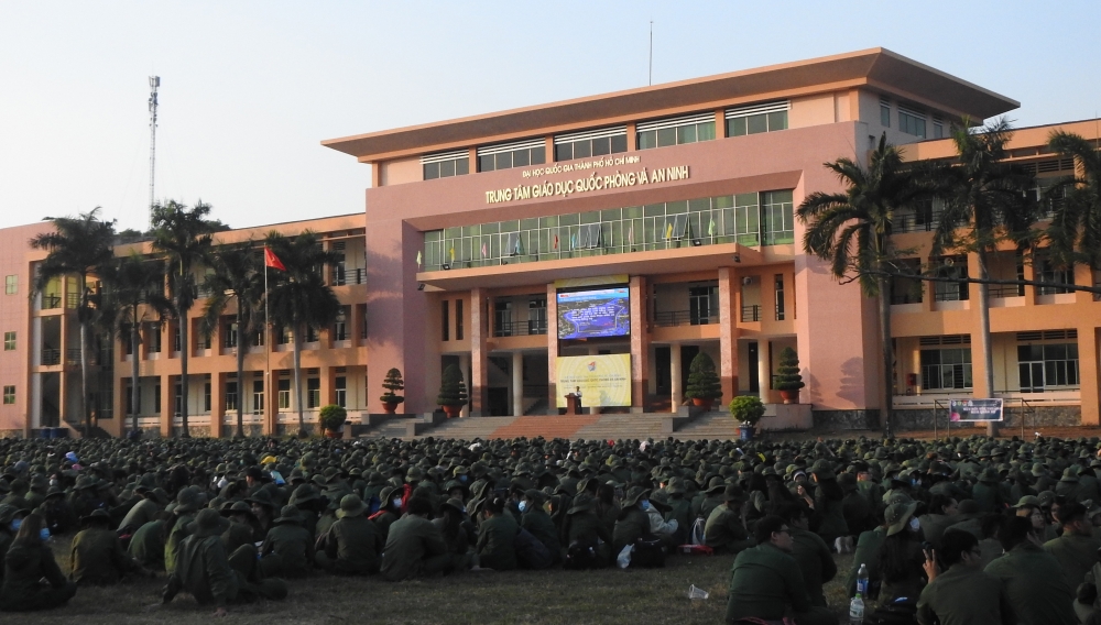 Đông đảo sinh viên của 3 trường đại học dự nghe buổi tuyên truyền Đông đảo sinh viên của 3 trường đại học dự nghe buổi tuyên truyền