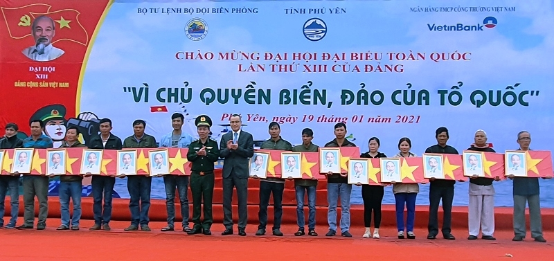 Chương trình “Vì chủ quyền biển, đảo của Tổ quốc” được tổ chức nhằm động viên, khích lệ quần chúng nhân dân khu vực biên giới và ngư dân tham gia bảo vệ vững chắc chủ quyền, an ninh biên giới Chương trình “Vì chủ quyền biển, đảo của Tổ quốc” được tổ chức nhằm động viên, khích lệ quần chúng nhân dân khu vực biên giới và ngư dân tham gia bảo vệ vững chắc chủ quyền, an ninh biên giới