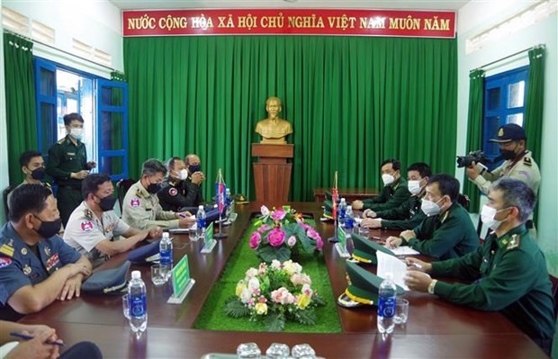 Hỗ trợ lương thực, vật tư y tế cho lực lượng vũ trang tỉnh biên giới Mondulkiri (Campuchia) Hỗ trợ lương thực, vật tư y tế cho lực lượng vũ trang tỉnh biên giới Mondulkiri (Campuchia)