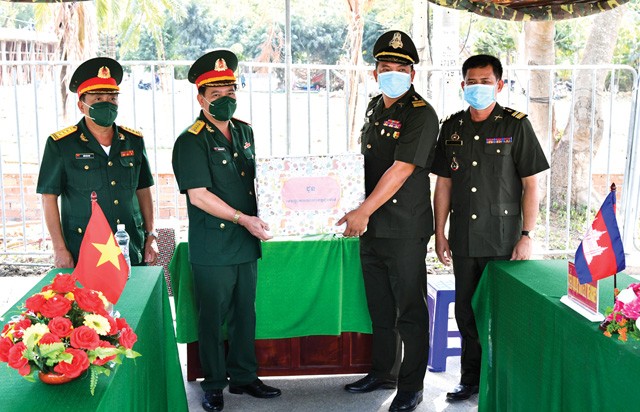Tiểu khu Quân sự tỉnh BanTeay Meanchey (Campuchia) thăm, chúc Tết Bộ Chỉ huy Quân sự tỉnh Đồng Tháp Tiểu khu Quân sự tỉnh BanTeay Meanchey (Campuchia) thăm, chúc Tết Bộ Chỉ huy Quân sự tỉnh Đồng Tháp
