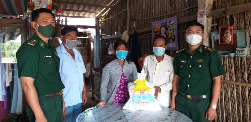 Chăm lo tết cho người nghèo khu vực biên giới biển tỉnh Sóc Trăng Chăm lo tết cho người nghèo khu vực biên giới biển tỉnh Sóc Trăng