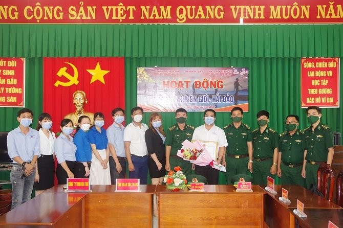 Nghĩa tình biên giới, hải đảo dịp Tết Nhâm Dần Nghĩa tình biên giới, hải đảo dịp Tết Nhâm Dần