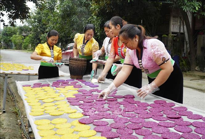 Độc đáo bánh khẩu xén của đồng bào Thái trắng - Điện Biên Chú thích ảnh